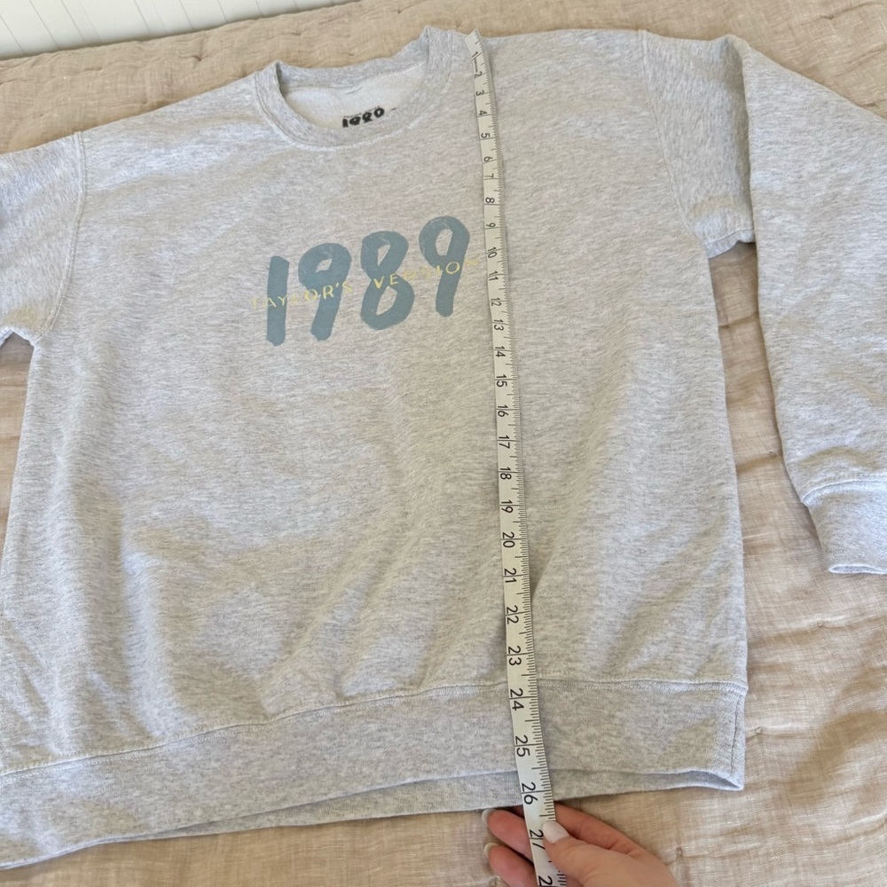 Taylor Swift 1989 Spotify Fans First Exclusive Merch Sweatshirt Medium - Picture 5 of 6